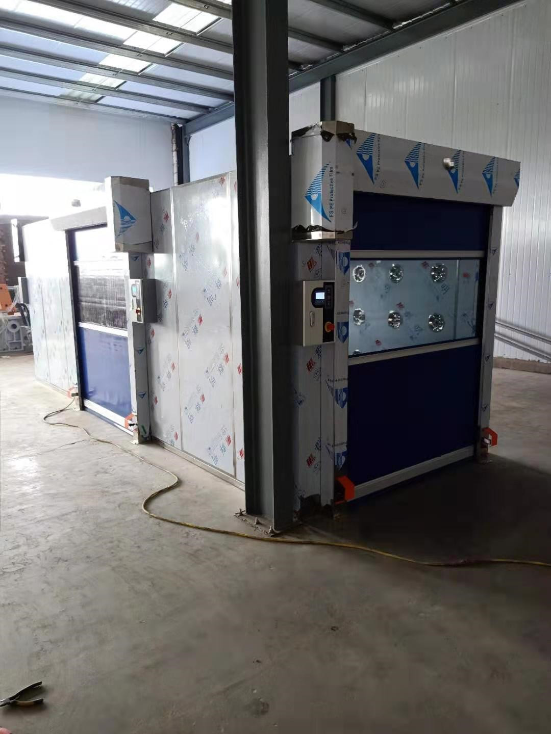 【石嘴山風(fēng)淋室】多人風(fēng)淋室門合適是多少人的裝配車間？