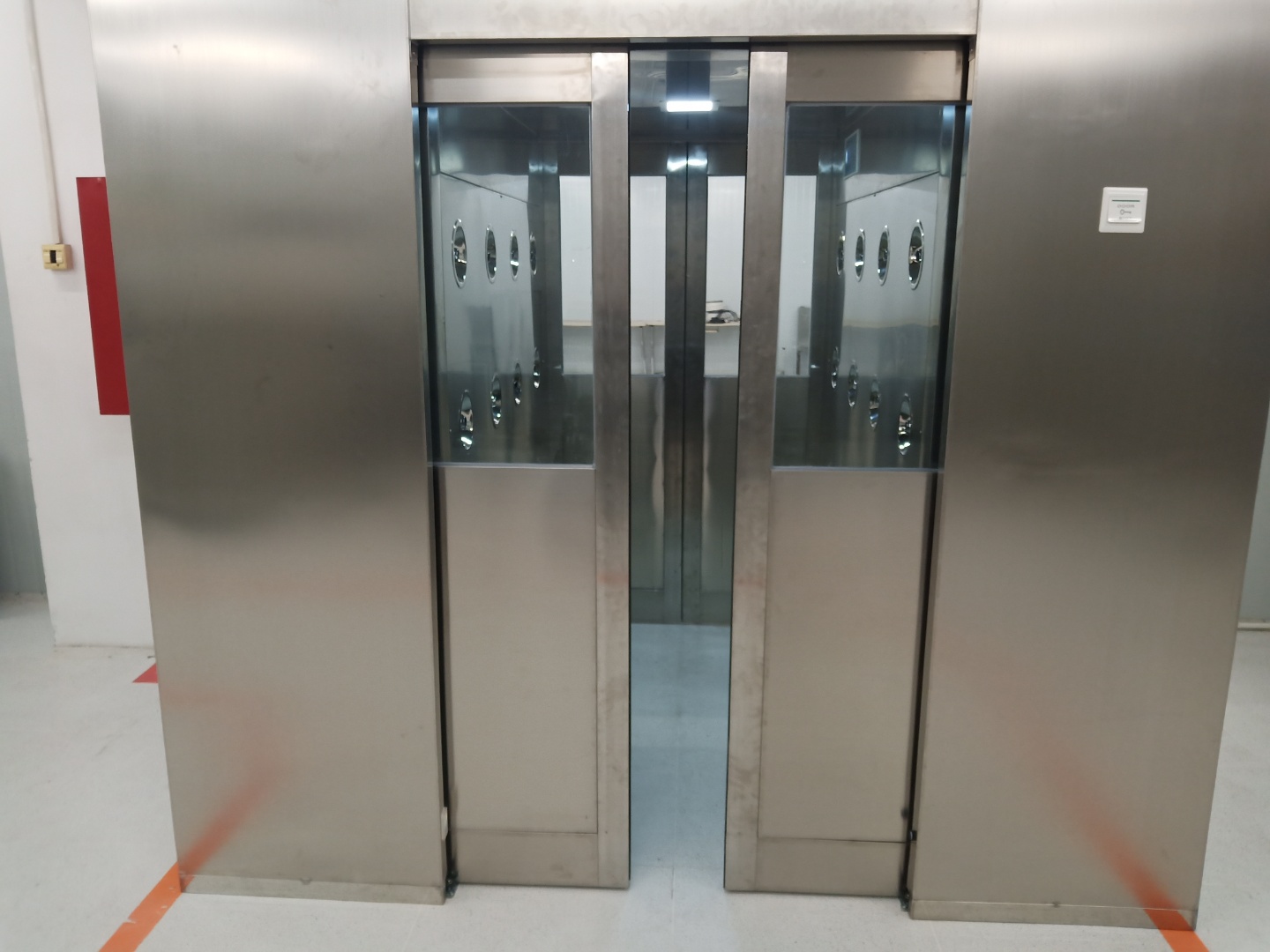 【自動風(fēng)淋室廠家】想要辦口罩生產(chǎn)無塵車間工廠,需要了解在這里